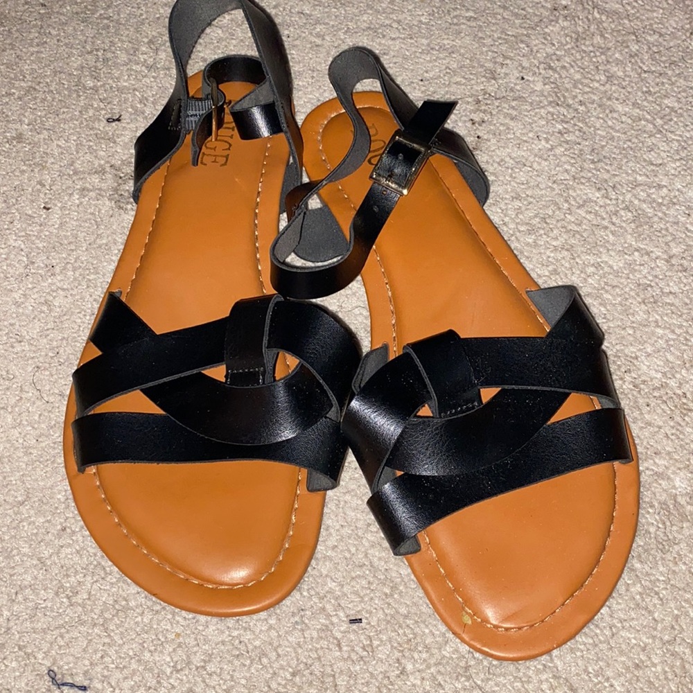 Size 8 black sandals
